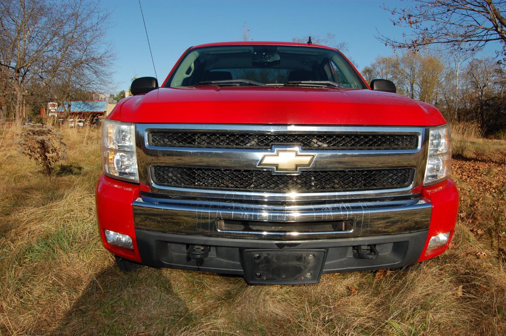 2010 RED /Black Cloth Chevrolet Silverado 1500 LT1 (1GCSKSE3XAZ) with an 5.3L V8 OHV 16V FFV engine, Automatic transmission transmission, located at 6528 Lower York Road, New Hope, PA, 18938, (215) 862-9555, 40.358707, -74.977882 - Here for sale is a very nice 2010 Chevrolet Silverado 1500 extended cab with a Z71 package. Under the hood is a strong running 5.3 liter V8 which puts power to 2 or 4 wheels via a smooth shifting automatic transmission. Features include; Black cloth interior, keyless entry, 2 remotes, 3 keys, cru - Photo#8